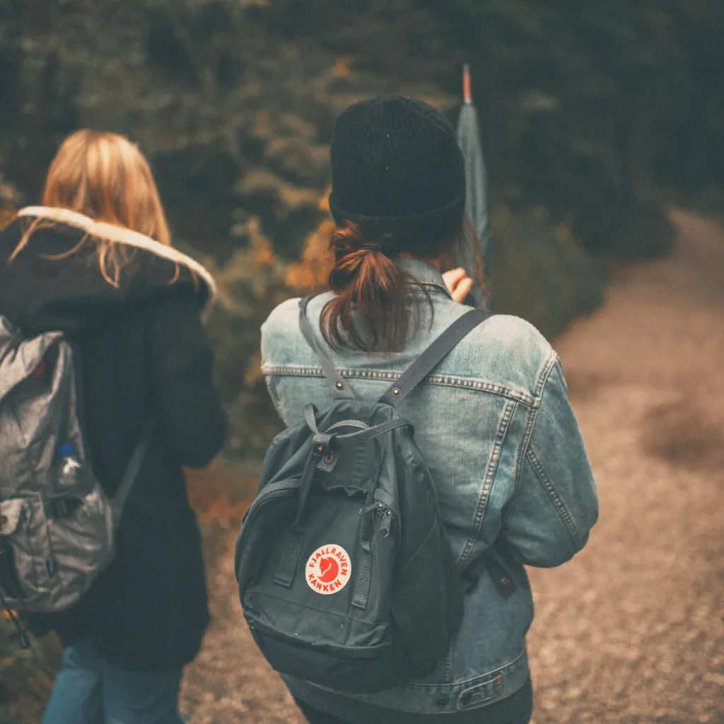 travel to Scotland on a budget in summer with a friend 